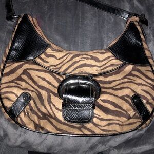 Cute vintage Jacklyn Smith purse. Very good condition.